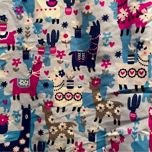 Cassandra O Llama Print Scrub Top 2X NEW NWT - Picture 2 of 2